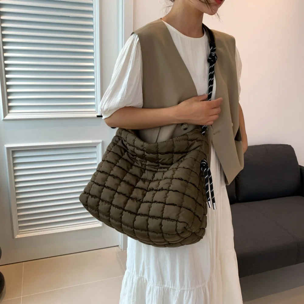 Vegan Down Pleated Shoulder Ba - Luxury Bags Vegan avaliação e preço