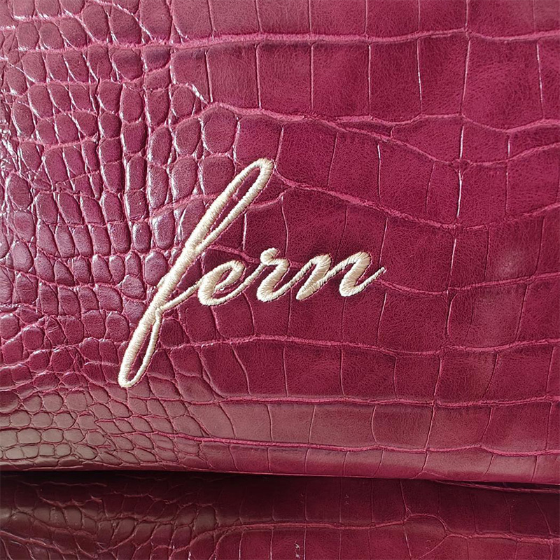 Embroidered Croc Makeup Bag Pe - Luxury Bags Vegan avaliação e preço