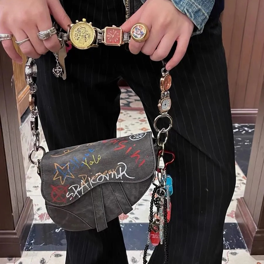 Cool Hand-Drawn Graffiti Heavy - Luxury Bags Dior avaliação e preço